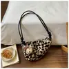 Moderna cadena de tendencia de felpa de leopardo este año personalidad versátil simple moda casual bolsa de hombro axila