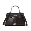 Bolsa pequena do dia a dia estilo retrô transfronteiriça, nova moda, design de nicho, bolsa de mão, bolsa de ombro e bolsa crossbody elegantes e versáteis para mulheres