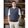 Colete suéter de malha masculino de inverno, forrado com fleece, grosso, gola V, cor sólida casual, camada interna térmica para homens de meia-idade