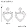 Europa y Estados Unidos venta caliente transfronteriza talla anillo aretes de flor hueca acero titanio chapado oro 18K aretes exagerados joyería mujer