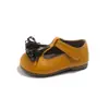 Sapatos de couro estilosos para meninas, novidade outono 2026 versão coreana, sapatos macios para bebês meninas, sapatos simples fofos para crianças pequenas