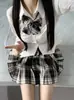 Uniforme JK Original Verano Cintura Ajustada Camisa Blanca Manga Corta Versátil Falda Plisada Cuadros Traje Falda Corta Camisa Estudiante para Mujer