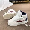 Zapatillas de caña alta para mujer, nuevo modelo otoño 2026, mocasines con bloques de color negro, blanco y rojo, zapatillas deportivas casual versátiles para estudiantes