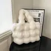 Coleção Nova de Inverno 2026: Bolsa de Pelúcia Fofa, Design de Alta Qualidade, Grande Capacidade, Pequena Bolsa Tote para Mulheres, Perfeita para o Dia a Dia