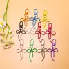 Llavero de lazo de cuentas estilo INS de colores con cinta, colgante de aleación, accesorio para niñas, charm para mochila, accesorio de hebilla para puerta