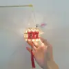 Linterna luminosa de personaje feliz estilo antiguo tejida a mano de bambú linterna de flores de mano linterna pequeña paquete de material DIY colgante venta al por mayor