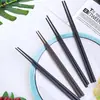 Palillos de Hotel Estilo Japonés al por Mayor Aleación Antideslizantes Resistentes al Moho Resistentes a Altas Temperaturas Alambre Retorcido Punta Afilada Juego de 10 Pares Palillos de Vajilla