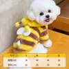 Roupas para cães grandes e pequenos, roupas para gatos, suprimentos para pets de outono e inverno, atacado, roupas transformáveis de fleece com tema de abelha com guia