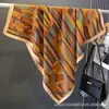 9090 Novo Algodão e Linho Quadrado Moda Feminina Lenço Versátil Protetor Solar Lenço Estampado Xale Atacado Transfronteiriço Europeu e Americano