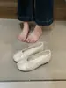 Sapatos femininos retrô vermelhos com bico dividido estilo casco de porco com aumento interno de altura, novidade outono 2026, calce fácil versáteis, sapatos Mary Jane