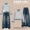 Conjunto estiloso de primavera e outono para meninas: um cardigã xadrez patchwork chique de manga longa combinado com calças jeans doces com detalhes de laço, um conjunto de duas peças