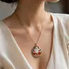 Nova corrente com pingente de Buda Maitreya em esmalte estilo chinês, apresentando uma base em forma de lótus e um design de Buda sorridente, adequada para homens e mulheres, e servindo como um amuleto de proteção para paz e segurança.