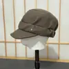 Gorra de pico de pato plisada estilo outdoor para mujer, sombrero holgado de algodón y lino, sombrero de pintor de nicho, casual y versátil, sombrero ecuestre para estilizar el rostro