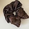 Clip de garra de triángulo de garra de triángulo de parche de estampado de leopardo de PU de nicho retro de lujo ligero liga de pelo de intestino grueso clip para recogido en la parte posterior de la cabeza cuerda para el pelo accesorios para el cabello