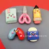 Tijeras de Papelería de Superficie Brillante de Dibujos Animados Lápiz Borrador de Libro de Texto Accesorios de Resina Diadema DIY Pasador Funda de Teléfono Parche