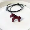 Colar Pingente de Pônei Estéreo Esmaltado Colorido Ins Dopamina Nicho Doce e Fofo Gargantilha Suéter Amarrado