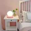 Lámpara de mesa LED portátil simple, luz nocturna, lámpara de pared recargable creativa con forma de luna, luz ambiental portátil esférica multifuncional