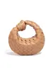 Novo design de nicho, bolsa tecida à mão, versátil e estilosa, com alça de nó, exalando um toque de luxo e apresentando um design quadrado, em formato de mini dumpling.