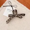 Pinza para el cabello con lazo de estampado de leopardo degradado acrílico, tamaño grande para cabello grueso, pinza de tiburón, accesorio para el cabello de nicho de alta gama para mujer