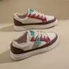 Grulla Blanca Almohada 2026 Verano Nuevas Zapatillas Estilo Ins Versión Coreana Zapatos Blancos Cómodos para Estudiantes Suela Gruesa Versátiles Deportivas Casuales
