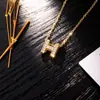 Collar Europeo y Americano Transfronterizo Grueso con Letra H para Mujer, Pendientes de Diseño de Nicho Modernos y Exquisitos con un Toque de Lujo