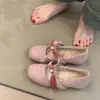 Sapatos Quadrados Pequenos com Aumento Interno de Altura de 3 cm Estilo Francês para Mulheres Nova Temporada Primavera e Verão 2025 Estilo Fada Gentil Sapatos Mary Jane de Boca Rasa