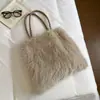 Bolsa de pelúcia para mulheres, nova coleção outono/inverno 2026, bolsa tote de grande capacidade, bolsa de ombro estilosa, bolsa de axila e bolsa peluda para o dia a dia