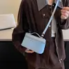 Bolso versátil y minimalista para mujer, nueva colección otoño 2026, con acabado mate, textura de alta calidad y colores contrastantes, diseñado como bolso de hombro o bolso cruzado