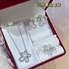 Conjunto de Três Peças de Brincos, Anel e Pingente de Flor de Cinco Pétalas Fresca e Doce com Pérolas Naturais de Água Doce Atacado da Fábrica de Origem