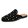 Zapatos de Cuero de Media Piel Verano 2025 Remache Británico Punta Fina Pantuflas para Hombre Slip-On Conjunto Perezoso Zapatos de Cuero