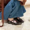 Colección Otoño 2026: Zapatos Casuales para Mujer con Punta Cuadrada, Hebilla de Tira Cruzada y Tacón Inclinado, en Estilo Europeo y Americano