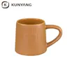 Atacado de Fábrica Estilo Escandinavo Listras Simples Caneca de Café de Cerâmica Embossada Logotipo Personalizado Fábrica de Canecas de Cerâmica Venda Direta