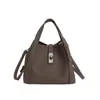 Bolsa de Mão Feminina Estilo Cesta de Design Exclusivo com Toque de Luxo, Bolsa de Ombro, Bolsa Transversal Tipo Balde, Novo Modelo Versátil Outono/Inverno 2025