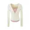 Otoño/Invierno 2026 Nueva Camiseta de Manga Larga Base Falsa de Dos Piezas para Mujer Bloque de Color Reductora de Edad con Capucha Ajustada Favorecedora