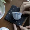 Taza de Té Pequeña Azul Pintada a Mano con Margaritas y Begonias Estilo Dinastías Tang y Song, Juego de Té Kung Fu, Taza de Té para el Hogar Color Cerámico Bajo Esmalte