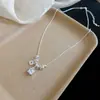 ¡Isla Azul Claro del Mar! Collar con colgante de flor de zircón azul cuadrado, cadena para la clavícula de nicho de lujo ligero, collar de alta gama para mujer