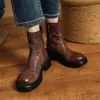 Botas Martin femininas de couro genuíno, design slim-fit, novo estilo outono/inverno, com bico redondo, salto médio a grosso e acabamento com lavagem de cor.