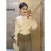 Hilo de núcleo trenzado, color albaricoque, patchwork, punto de imitación de dos piezas para mujer, hombros descubiertos, nuevo estilo de otoño, suéter de diseño irregular