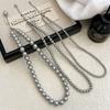 Tantos collares de perlas del mismo estilo Ni Ni de color gris cáñamo para mujer, de alta gama, ligeros, de lujo, de nicho, para primavera y otoño, con cadena de clavícula y cuello de nicho.