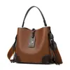 Bolso de Mano Retro de Cuero Suave Tipo Cubo Nuevo Transfronterizo para Mujer Bolso de Moda Versátil para el Trabajo de Gran Capacidad Bolso de Hombro Cruzado