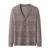 Suministro exclusivo transfronterizo de nuevos suéteres de moda para hombre de otoño e invierno, cárdigan de punto casual holgado elegante con cuello en V al por mayor