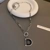 Colar Quadrado de Marca com Cruz Cravejada de Diamantes Coreano Corrente de Suéter Moda Metálica de Nicho Colar Elegante Versátil para Mulheres