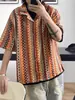 Camisa Tejida Calada Estilo Étnico Retro con Cuello Cubano para Hombre, Estilo Vacacional, Diseño de Bloques de Color Veraniegos, Manga Corta, Moderna
