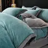 Conjunto de Quatro Peças de Leite Fleece Esculpido de Alto Peso para o Inverno com Fleece Adicional e Fleece de Coral Espessado Conjunto de Três Peças para Roupa de Cama de Dormitório Estudantil