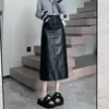Foto real de saia midi de couro lavado, nova saia evasê feminina outono 2026, saia justa, saia longa