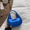 Bolso de mano pequeño fresco de moda popular en la red superficie brillante 2023 otoño e invierno Nuevo simple color sólido estilo occidental hombro axila
