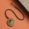 Colgante de Madera de Águila Wushi Pai Jade Auspicioso Ruyi Incrustado Exquisitamente Tallado Año Zodiacal Juguetes Culturales Adorno de Colgante de Madera de Águila Modelo de Venta al por Mayor