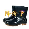 Botas de lluvia forradas de polar para hombre, botas de agua de media pantorrilla y pantorrilla alta, adecuadas para obras de construcción y cocinas, zapatos de agua de pantorrilla corta con suelas de goma, zapatos de agua cálidos de invierno para hombre