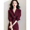 Vestido Vermelho Elegante Estilo Francês de Luxo Leve com Ajuste na Cintura Emagrecedor, Gola Lapela, Novo Modelo Outono 2026, Vestido de Manga Longa para Mulheres