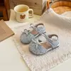 Novos Sapatos de Princesa da Moda para Meninas 2026, Sandálias de Primavera e Verão, Sapatos Individuais Infantis de Solado Macio, Meio-Sandálias Estilosas para Meninas